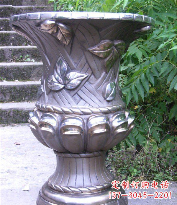 宜宾仿铜花盆玻璃钢景观雕塑