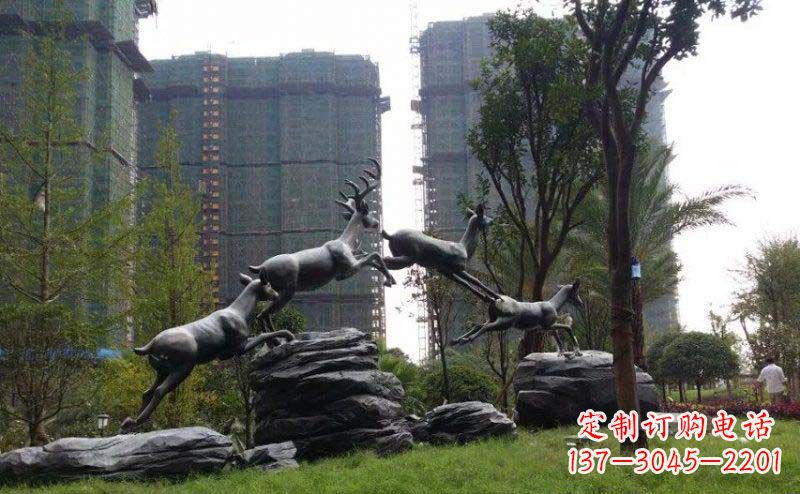 宜宾飞奔小鹿小区精美动物铜雕