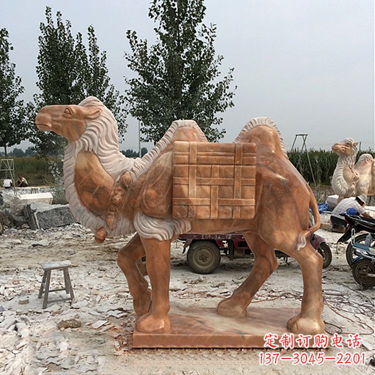 宜宾负重骆驼雕塑—晚霞之红