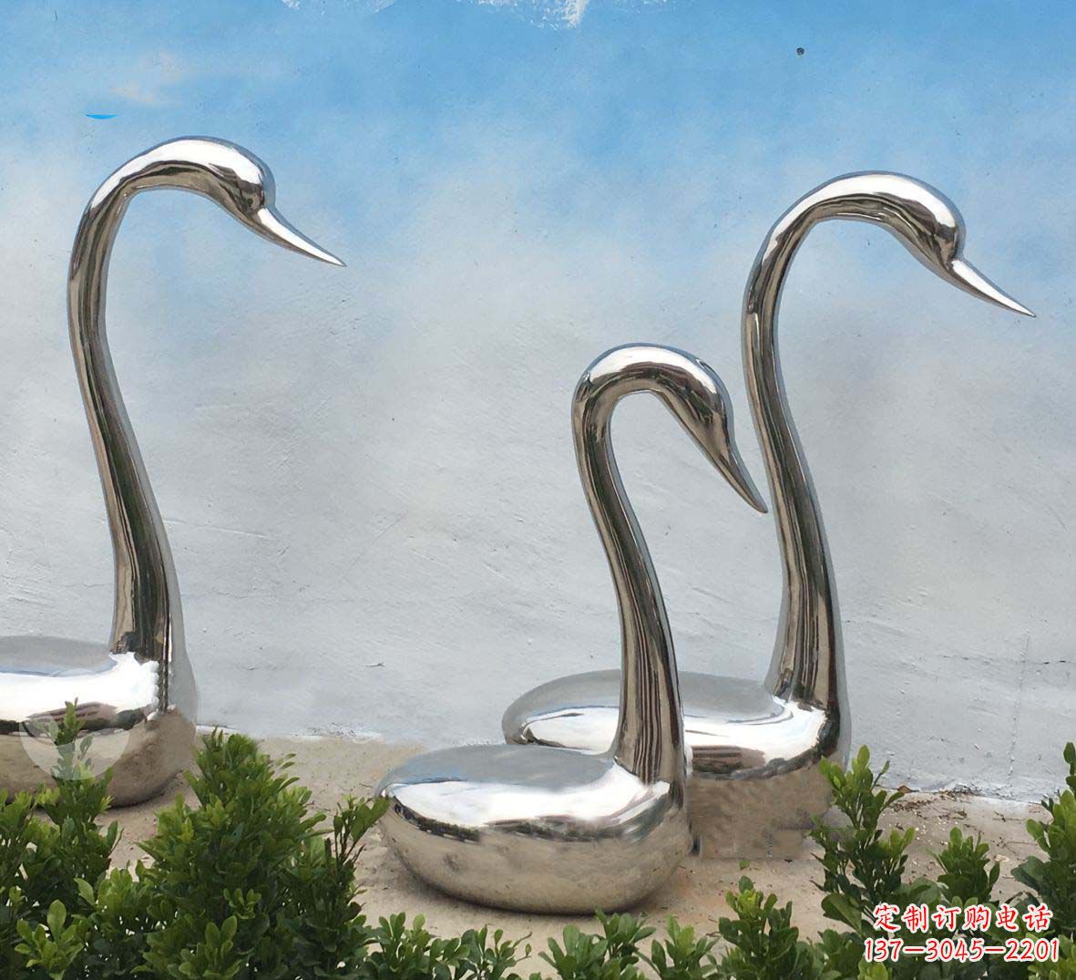 宜宾精美不锈钢抽象天鹅座椅雕塑
