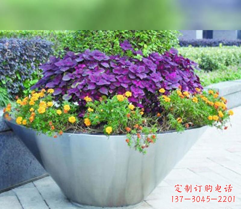 宜宾中领雕塑精致无比的花盆雕塑