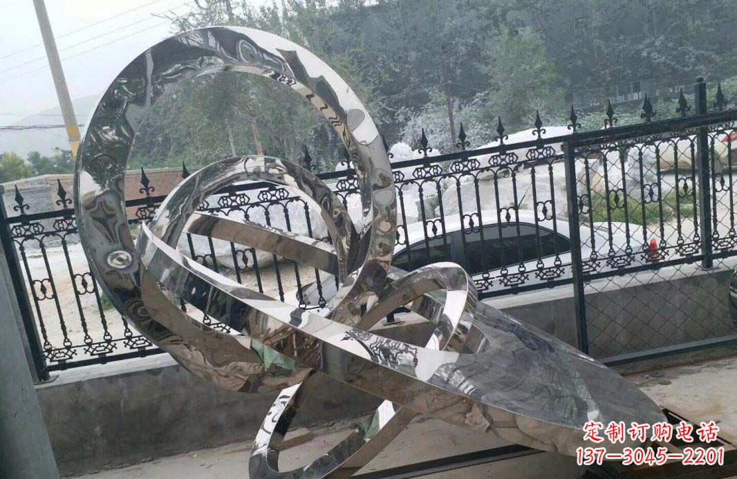 宜宾宁静湖畔,圆环景观雕塑助公园璀璨