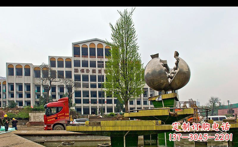 宜宾精美不锈钢石榴景观雕塑