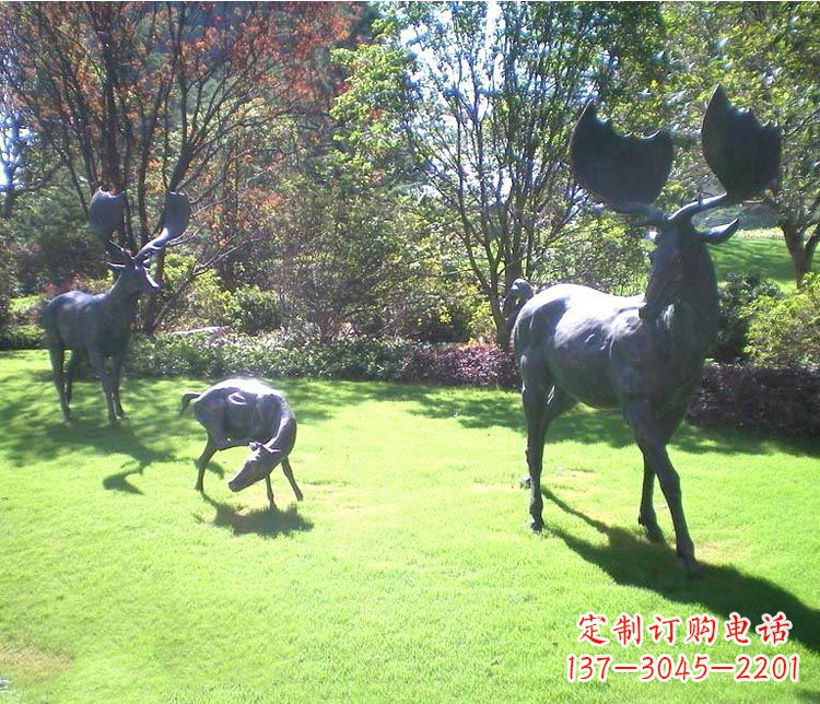 宜宾以传统工艺铸造大角鹿铜雕