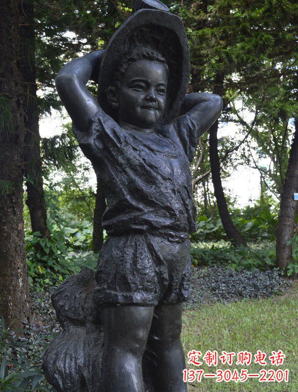 宜宾优雅童子·少年戴草帽铜雕