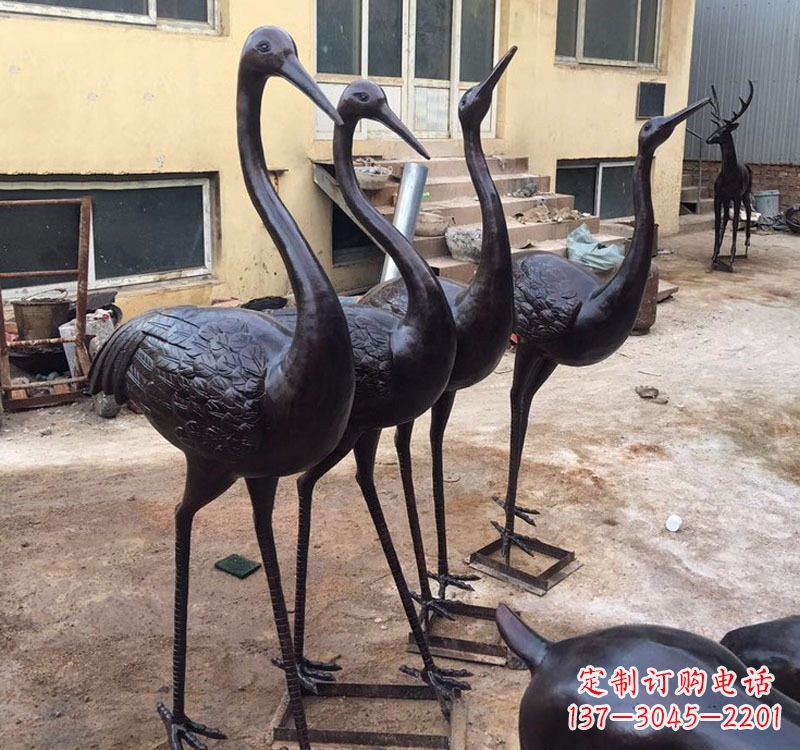 宜宾雕刻精致灵动的丹顶鹤铜雕