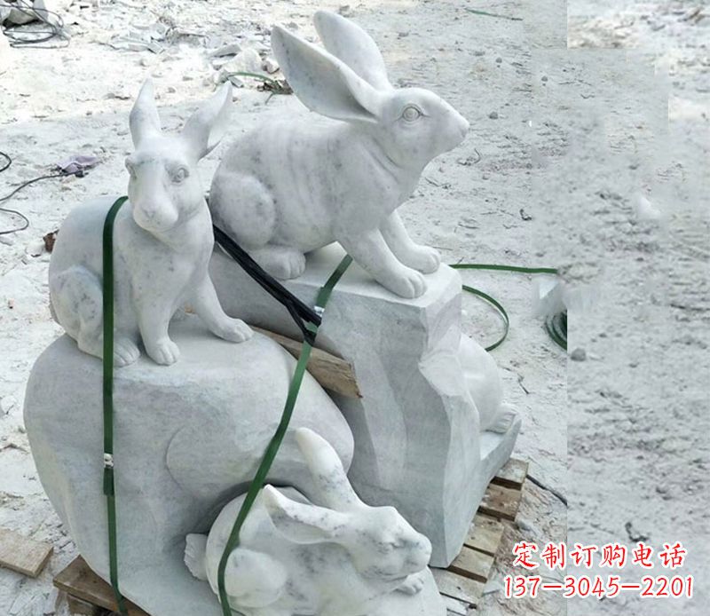 宜宾活泼可爱的兔子雕塑