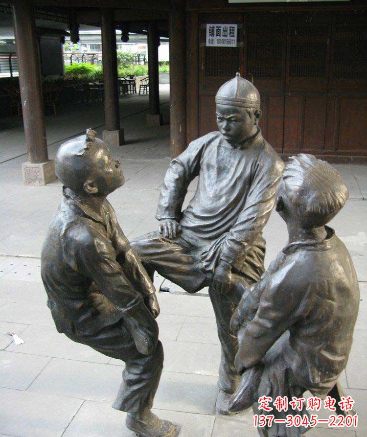 宜宾铜雕男孩斗鸡小品雕塑