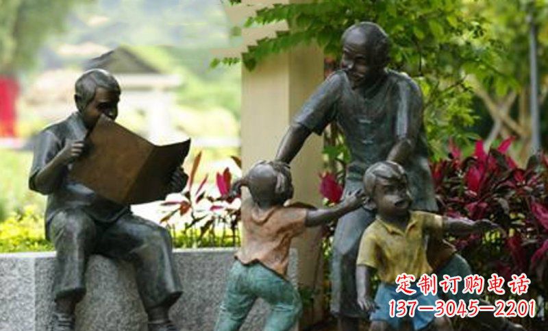 宜宾公园和爷爷玩耍的小孩小品铜雕