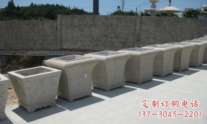 宜宾大理石花盆石雕 – 在公园展现精美自然风貌