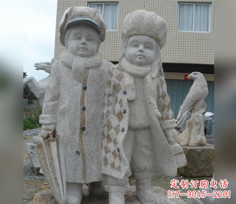 宜宾公园情侣人物石雕