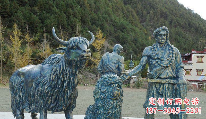 宜宾公园少数民族人物和牦牛景观铜雕