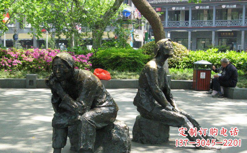宜宾充满深情的老人铜雕