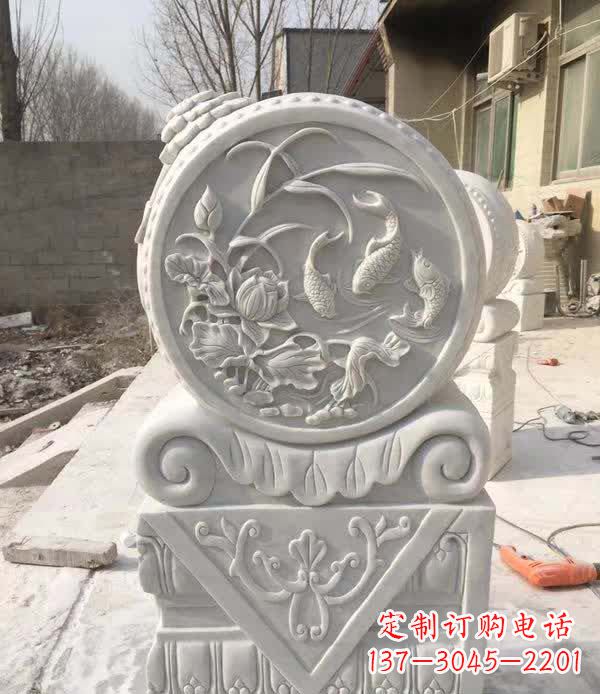 宜宾以汉白玉石制作的门墩雕塑