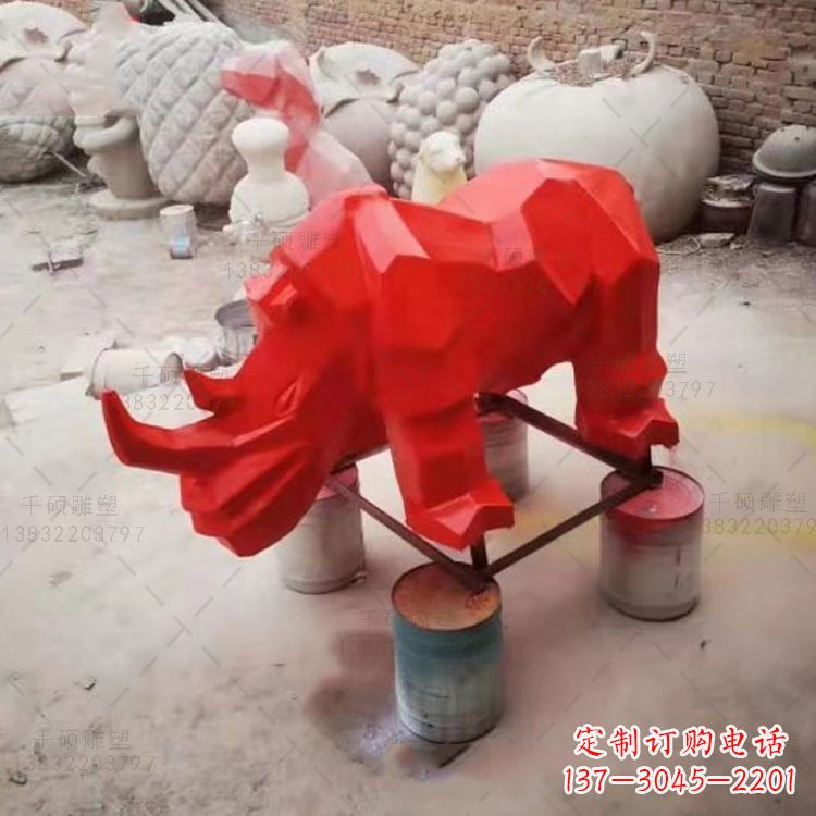宜宾红色几何切面抽象犀牛雕塑