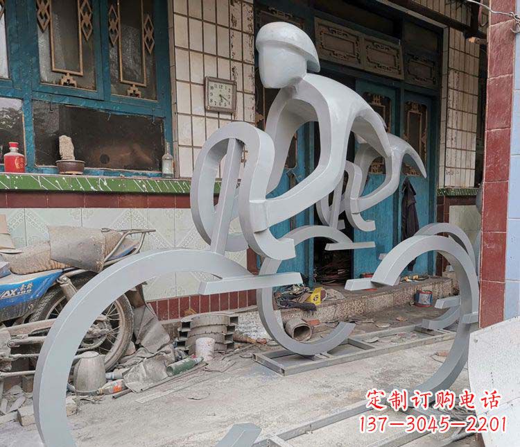 宜宾户外不锈钢骑自行车人物雕塑