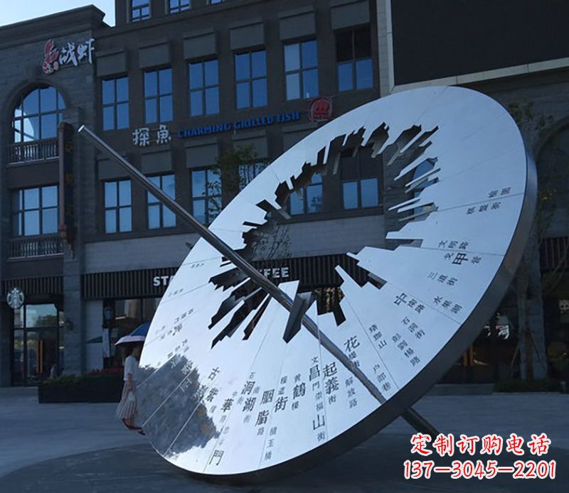 宜宾传统与现代完美结合的户外日晷雕塑