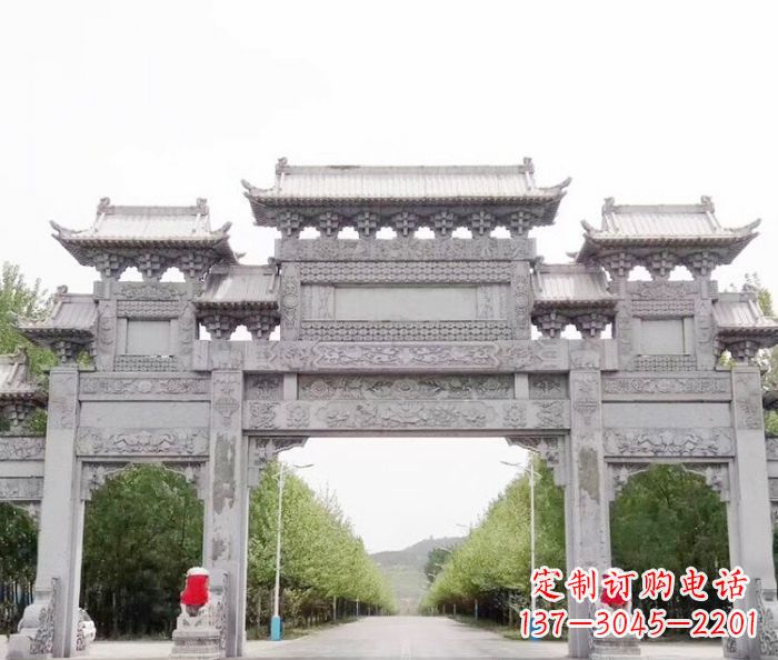宜宾三门石雕牌坊,独具特色的地标雕塑