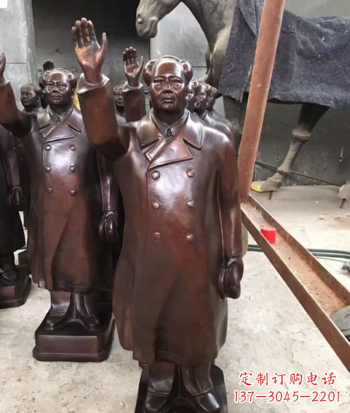 宜宾毛主席挥手铜雕,传达毛主席的不朽精神