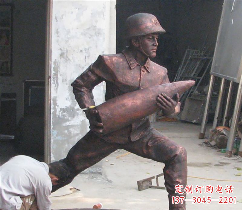 宜宾铜雕炮弹战士,象征勇气和决心