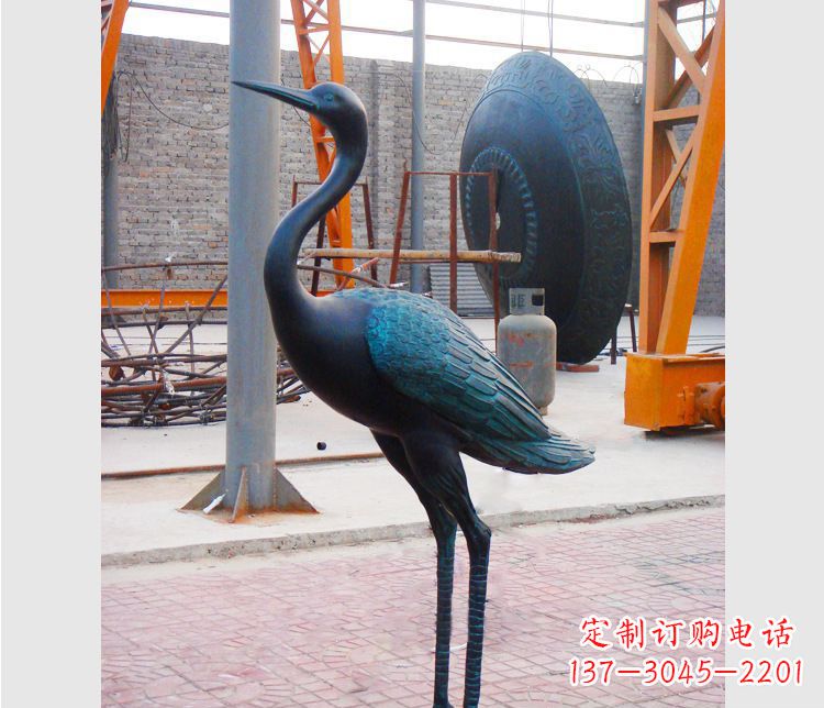 宜宾青铜仙鹤雕塑:展现古典和谐之美