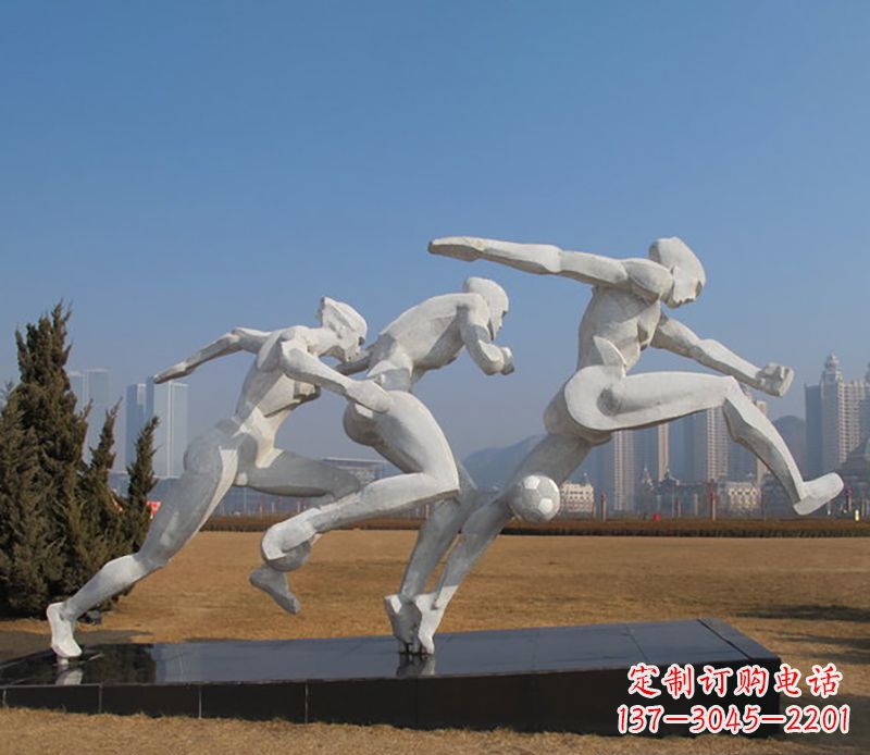 宜宾踢足球不锈钢运动雕塑