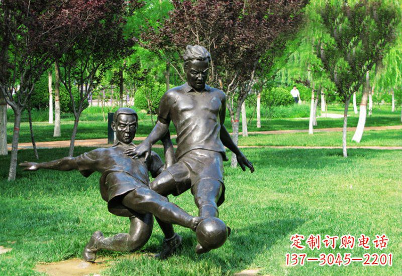 宜宾踢足球的人物铜雕222