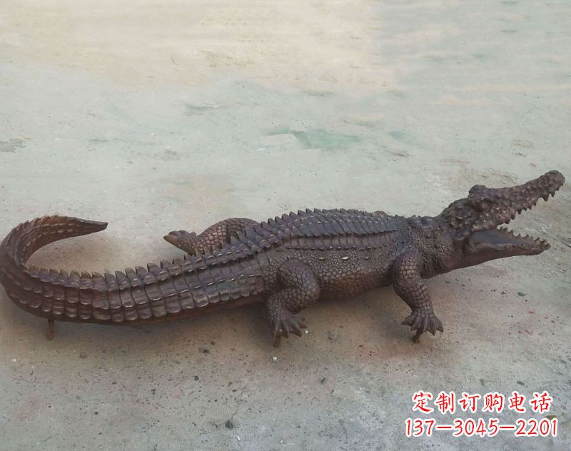 宜宾铜雕鳄鱼，铸铜园林仿真动物雕塑