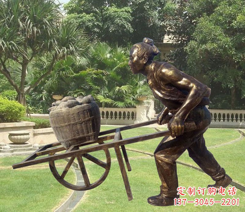 宜宾推独轮车的古人铜雕