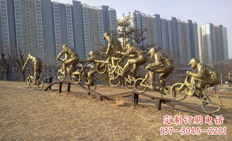 宜宾玩花样自行车人物铜雕