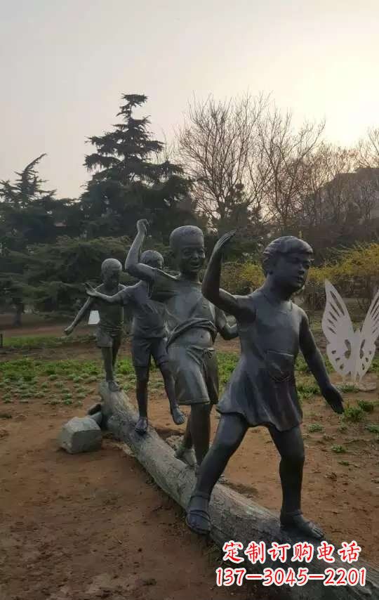 宜宾玩走独木桥儿童铜雕
