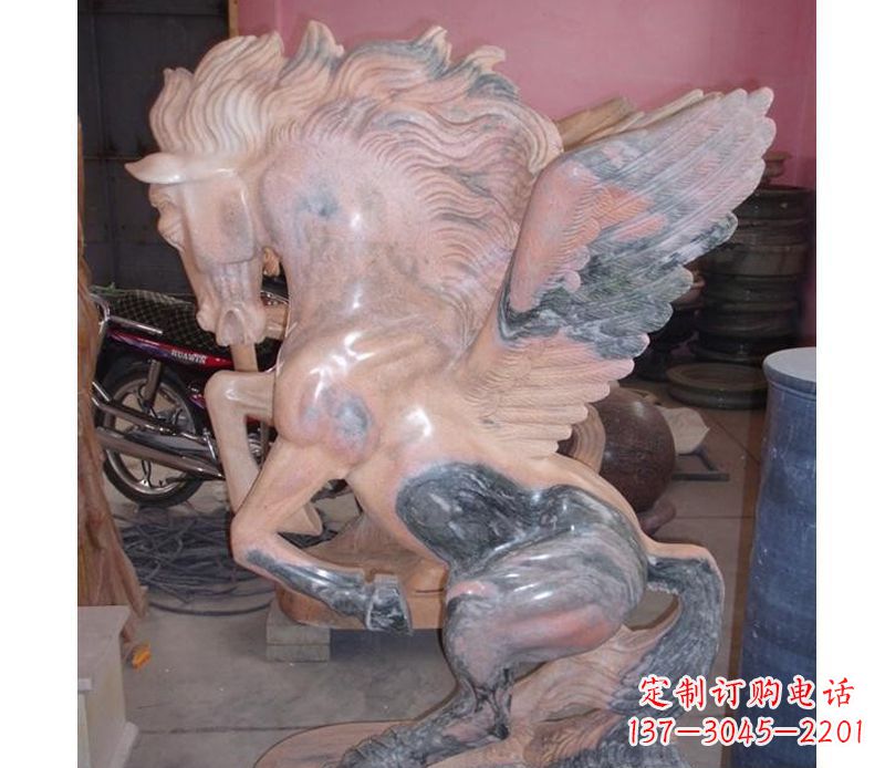 宜宾晚霞红奔马石雕
