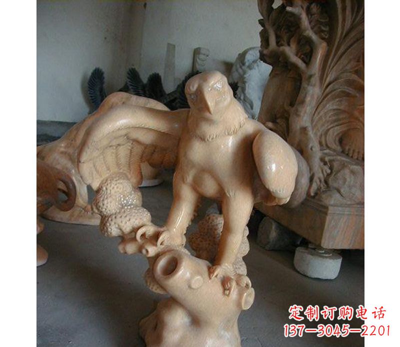 宜宾晚霞红老鹰石雕