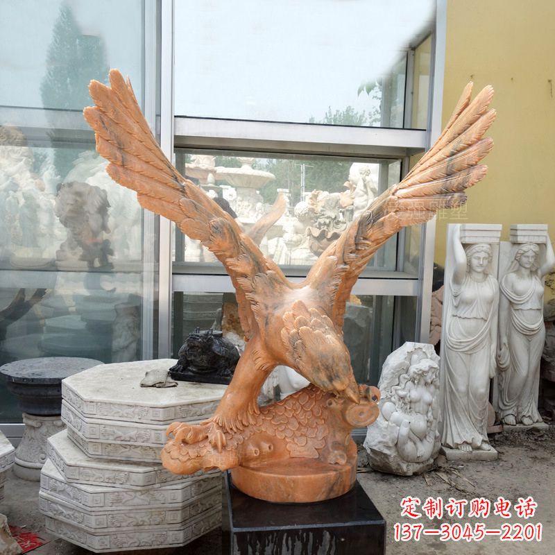 宜宾晚霞红老鹰石雕塑