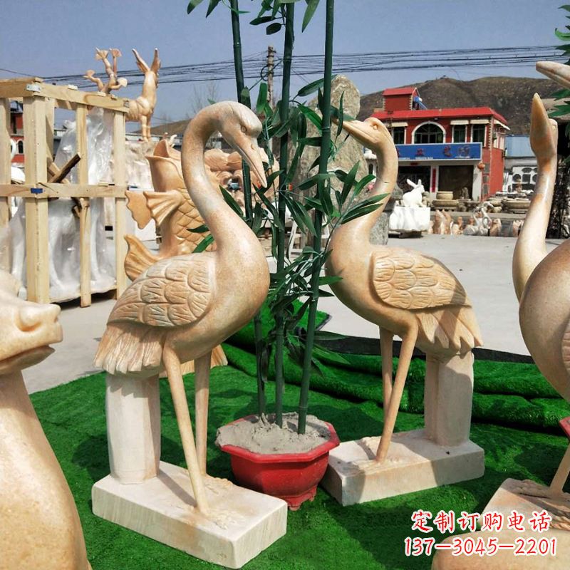 宜宾晚霞红仙鹤石雕