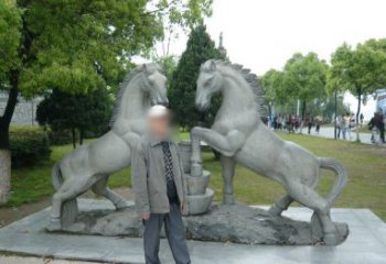 宜宾以马为主题的石雕艺术品