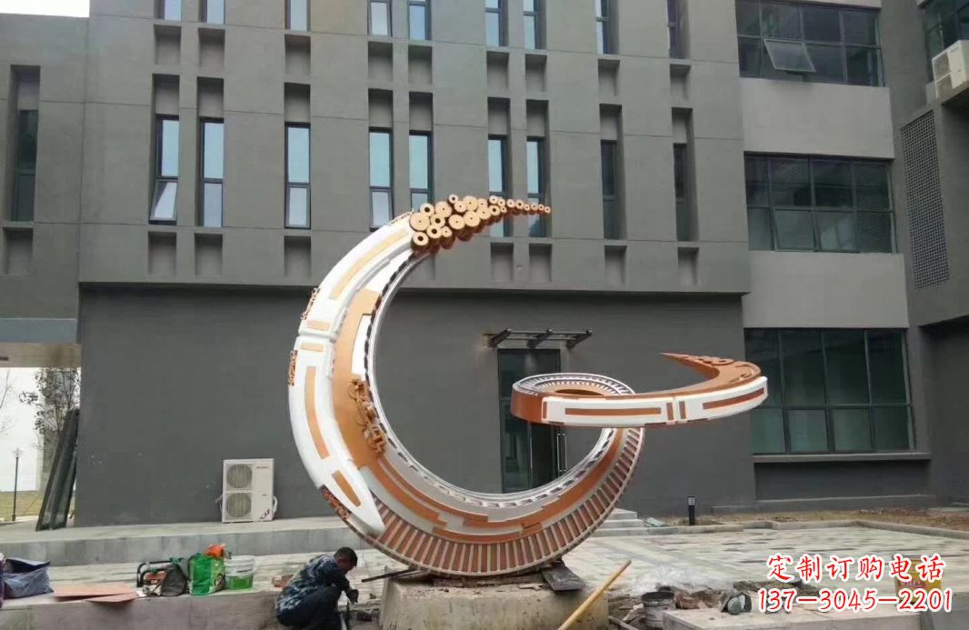 宜宾小区抽象不锈钢月亮雕塑