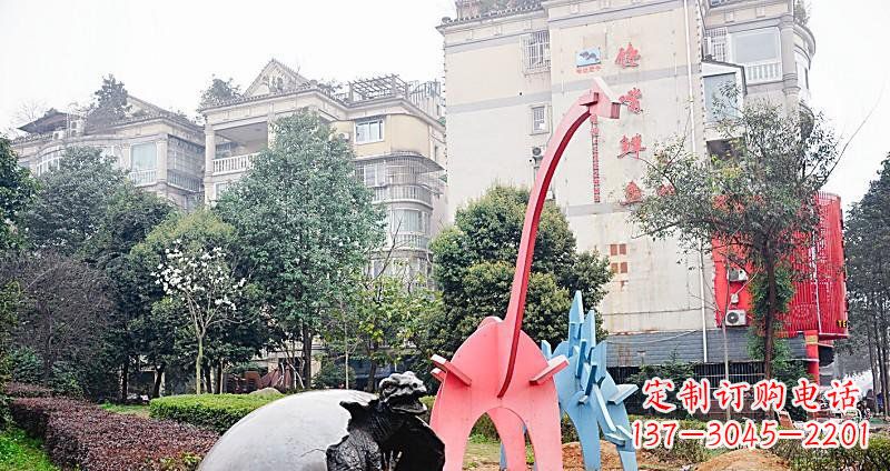 宜宾小区破壳而出的小恐龙景观铜雕