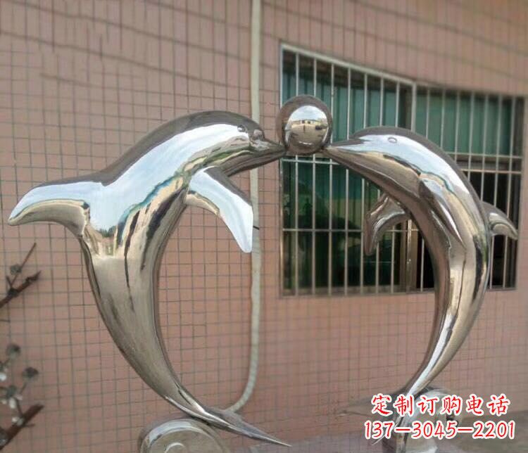 宜宾校园不锈钢海豚顶球雕塑