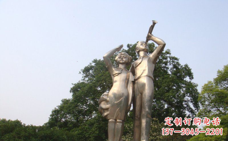 宜宾校园吹军号敬礼的小学生人物景观铜雕