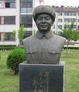 宜宾校园雷锋铜像