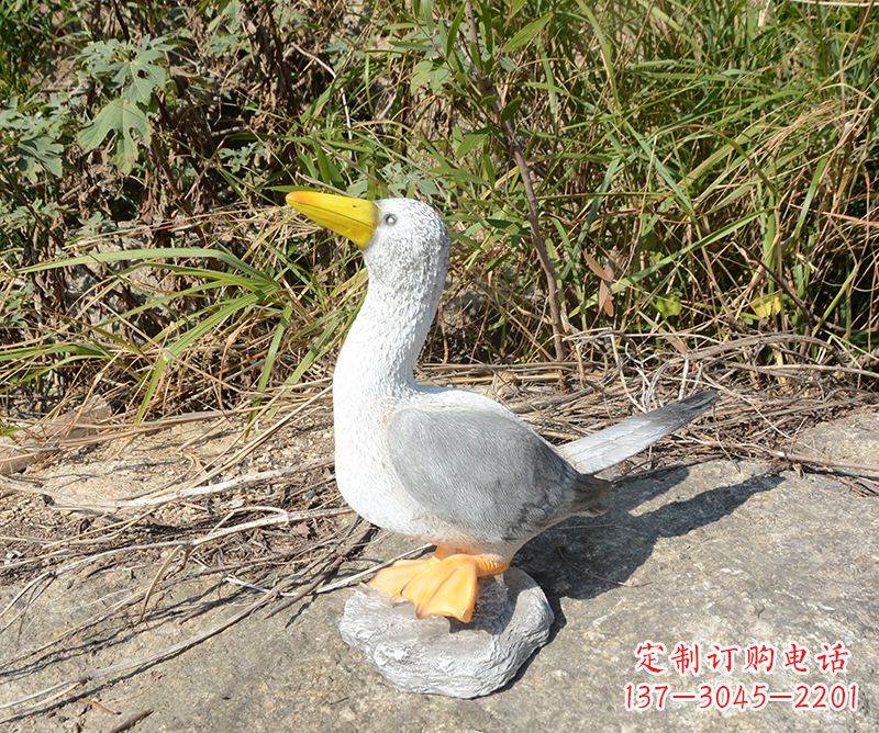 宜宾学校雕塑和平鸽