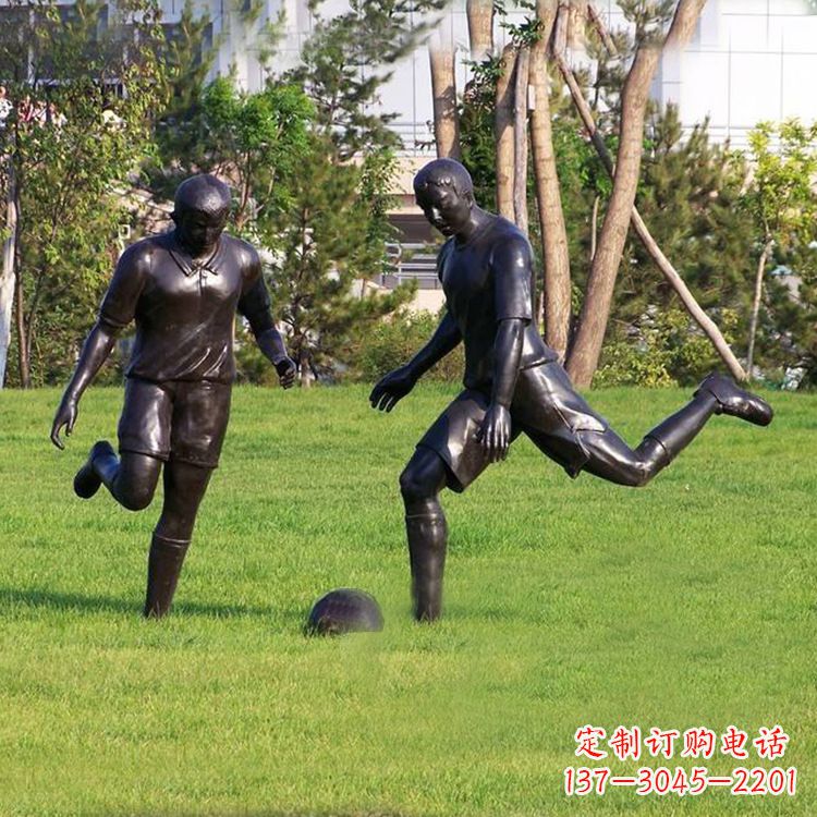 宜宾园林踢足球人物铜雕
