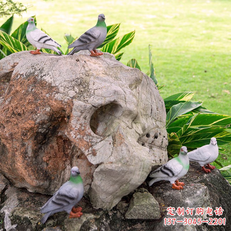 宜宾众人托着和平鸽雕塑