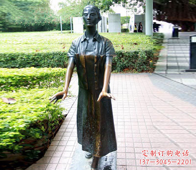 宜宾走路的盲人女孩铜雕