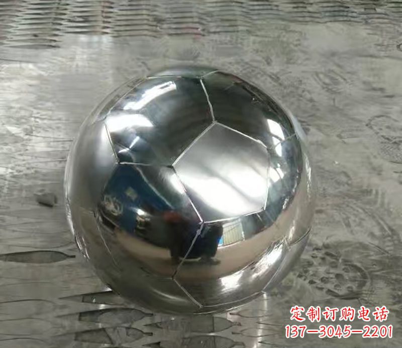 宜宾足球不锈钢体育器材雕塑