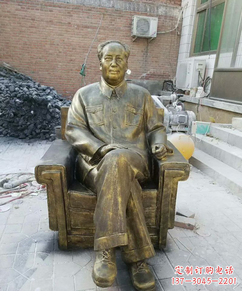 宜宾坐沙发的毛主席铜雕